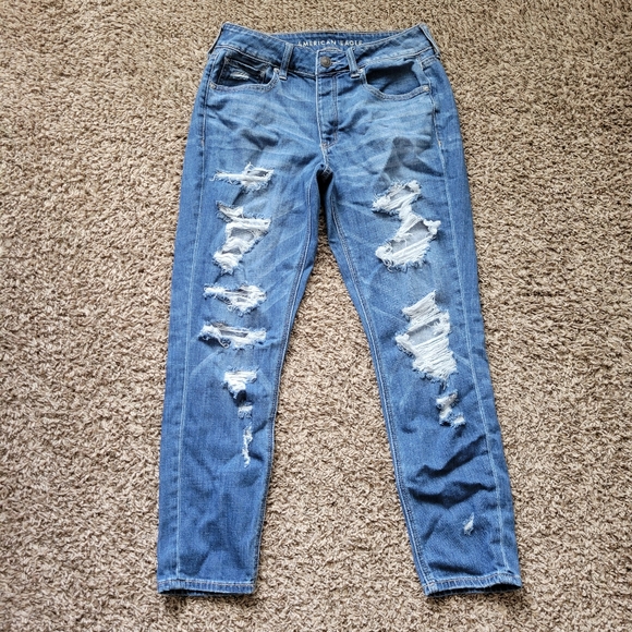 American Eagle Tom Girl Distressed Jeans Sz 2 Short - Picture 1 of 5